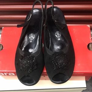 Ara shoes made in Germany. Black suede sandals 🖤